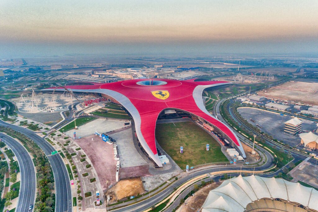 Het Ferrari World pretpark in Abu Dhabi
