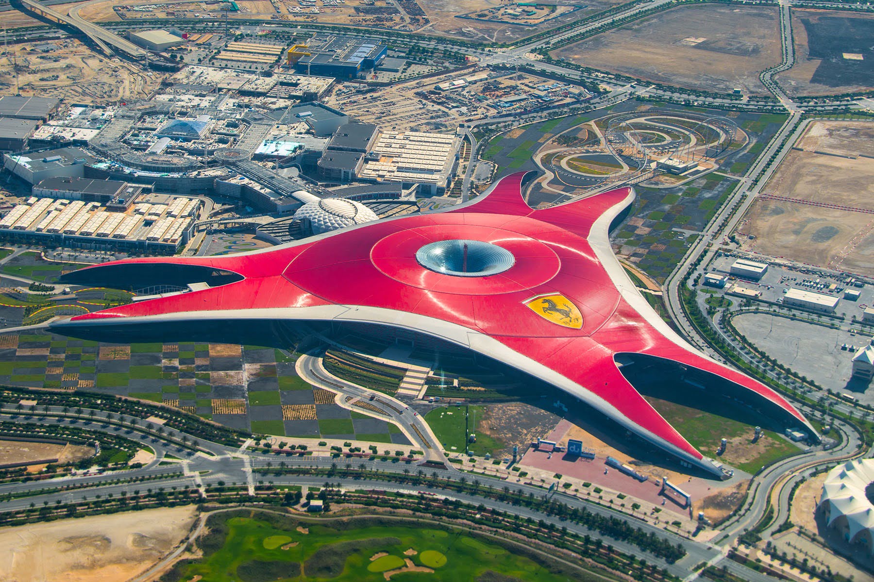 Het Ferrari World pretpark in Abu Dhabi
