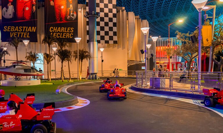 Ferrari World in Abu Dhabi bezoeken