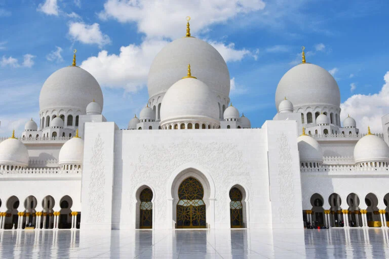 De Sheik Zayed moskee bezoeken in Abu Dhabi